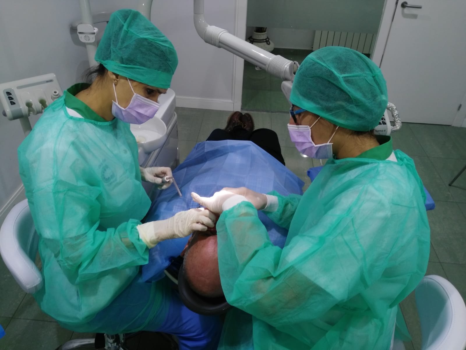 Implante dental completo en Jaén, Clínica Dental Carvajal